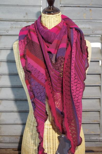 Invero Dreiecktuch Kyra Beere, reine Merinowolle extrafein